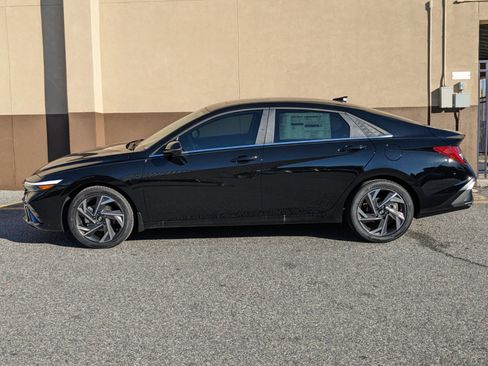 New 2025 Hyundai Elantra Limited image 9