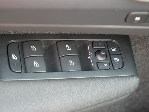Used 2023 Volvo XC40 B5 Plus w/ Climate Package AWD/4WD image 20