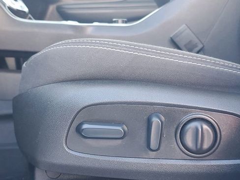 Used 2023 GMC Terrain SLE w/ Driver Convenience Package image 13