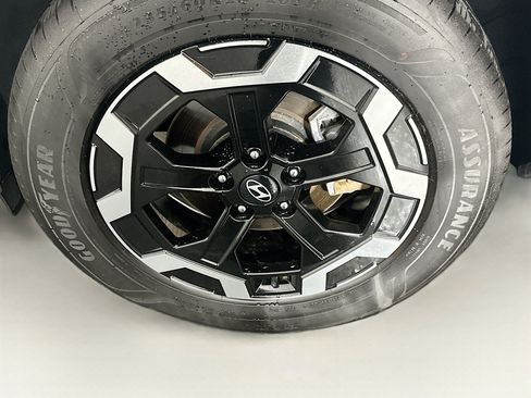 Used 2025 Hyundai Santa Fe SEL FWD image 11