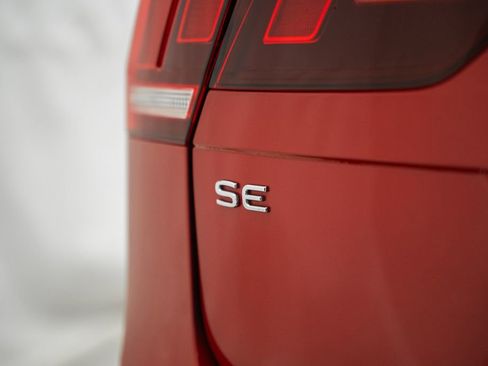 Used 2024 Volkswagen Tiguan SE R-Line image 7