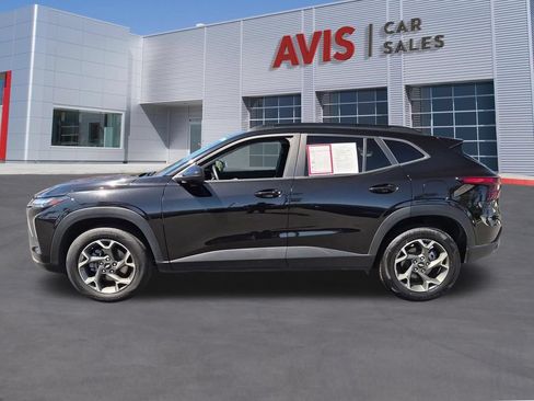 Used 2025 Chevrolet Trax LT w/ LT Convenience Package FWD image 10
