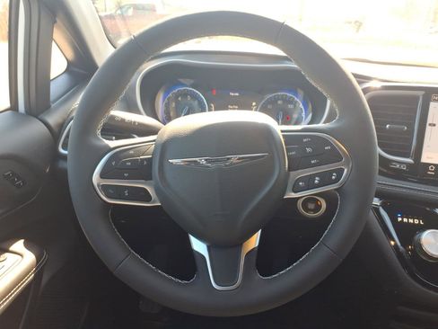 New 2026 Chrysler Pacifica Select image 10