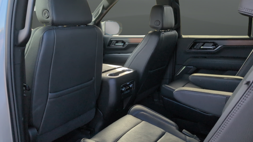 Used 2025 GMC Yukon Denali AWD/4WD image 19