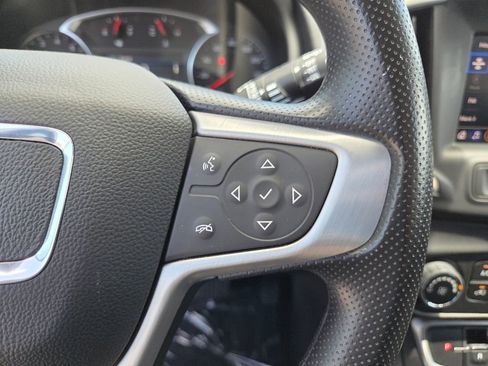 Used 2024 GMC Terrain SLE FWD image 28