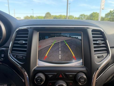 Used 2016 Jeep Grand Cherokee Limited AWD/4WD image 19