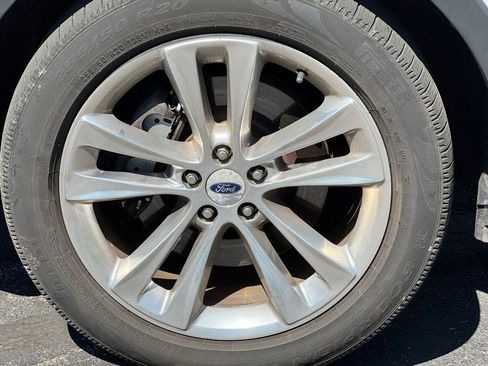 Used 2018 Ford Explorer XLT w/ Equipment Group 202A AWD/4WD image 32