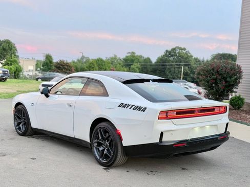 Used 2024 Dodge Charger Daytona R/T w/ Plus Group AWD/4WD image 18