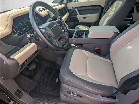 Used 2023 Land Rover Defender 130 X-Dynamic SE image 13