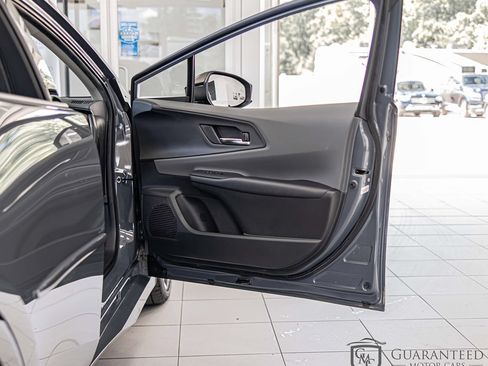 Used 2023 Toyota Prius XLE FWD image 38