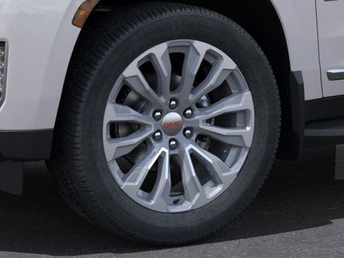 New 2024 GMC Yukon Denali w/ Advanced Technology Package image 9
