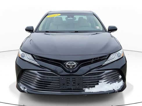 Used 2018 Toyota Camry XLE image 2