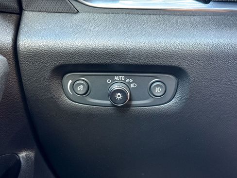 Used 2020 Chevrolet Traverse Premier AWD/4WD image 34