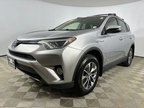 Used 2017 Toyota RAV4 XLE AWD/4WD image 3