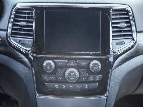 Used 2019 Jeep Grand Cherokee Altitude AWD/4WD image 14