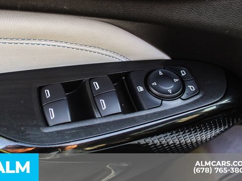 Used 2025 Chevrolet Trax LT FWD image 39