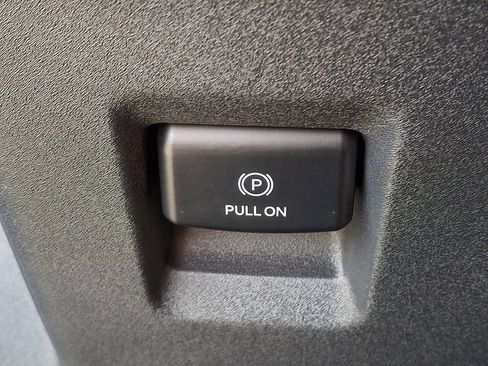 Used 2025 Ford Expedition Active AWD/4WD image 23
