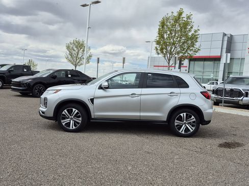 Used 2025 Mitsubishi Outlander Sport ES image 2