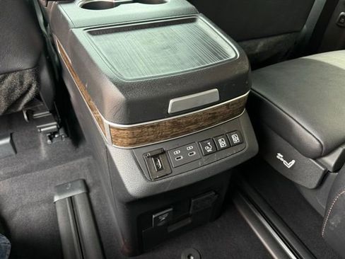 Used 2025 Toyota Sienna Platinum AWD/4WD image 42