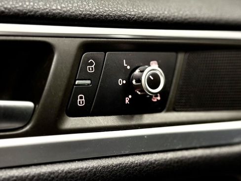 Used 2012 Volkswagen Touareg TDI AWD/4WD image 15