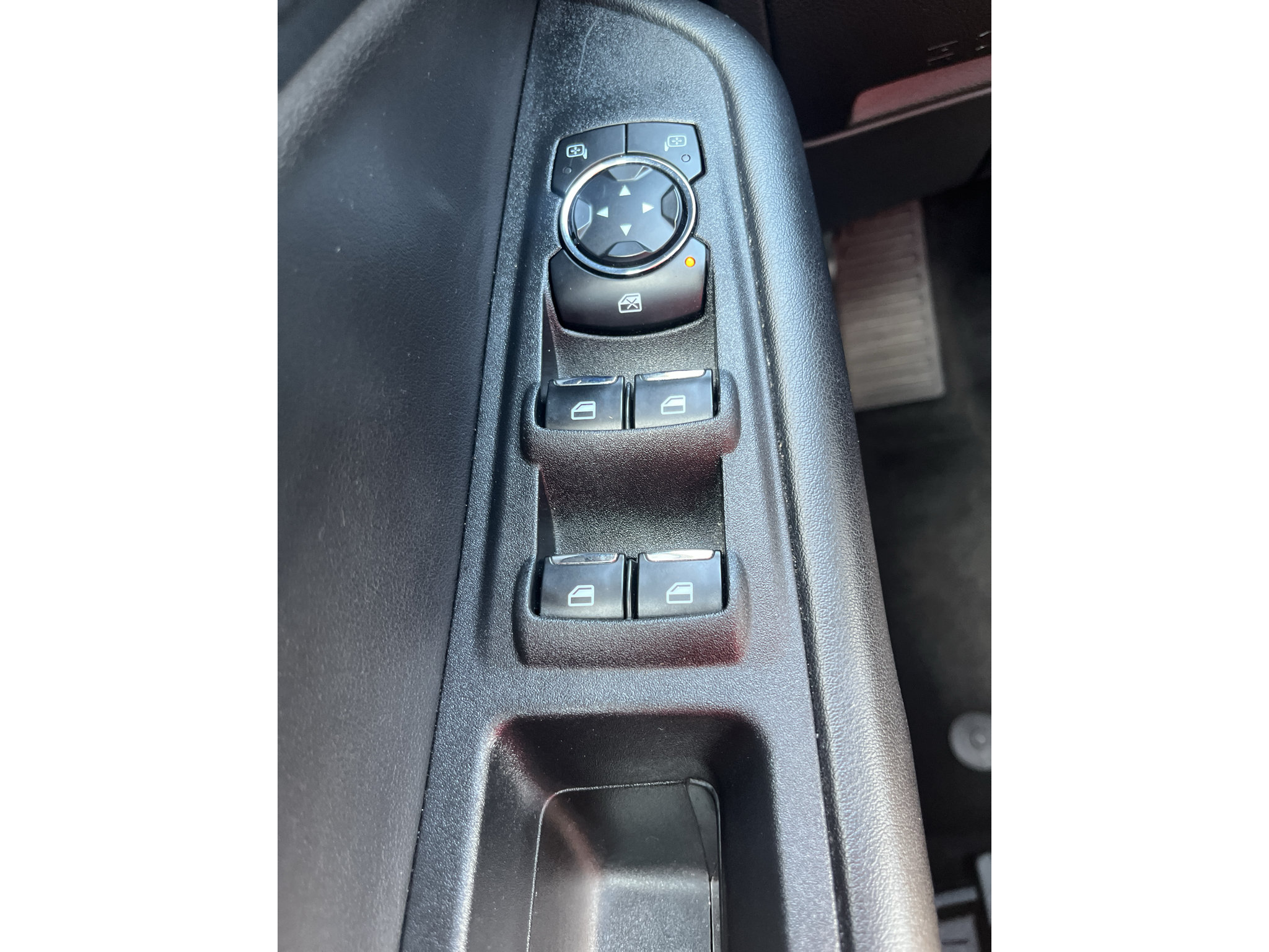Used 2024 Ford Edge SEL AWD/4WD image 18