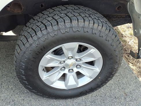 Used 2022 Chevrolet Silverado 1500 LT image 6