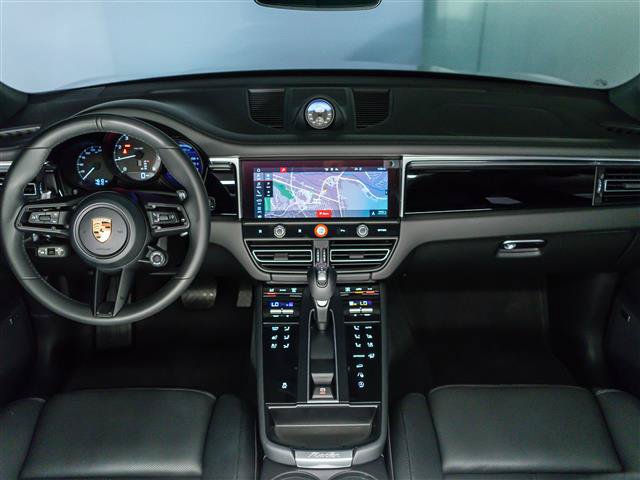 Used 2026 Porsche Macan AWD/4WD image 16