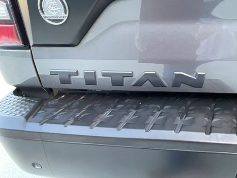 Used 2021 Nissan Titan PRO-4X w/ Pro-4x Convenience Package AWD/4WD image 14