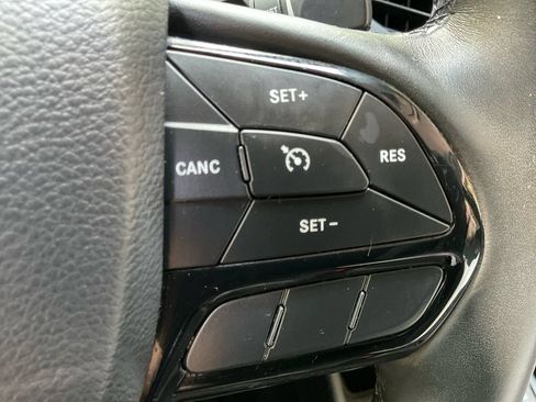 Used 2019 Jeep Cherokee Latitude Plus AWD/4WD image 35