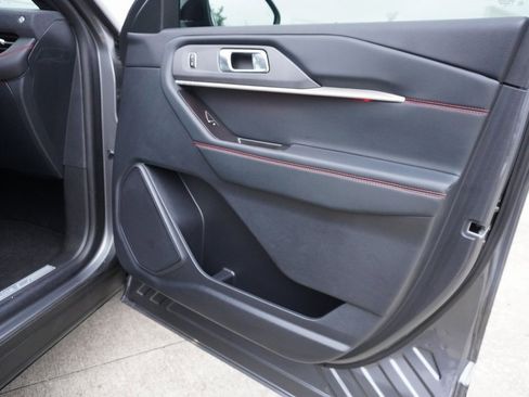 Certified 2025 Ford Explorer ST-Line w/ Premium Package image 28