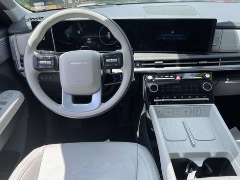 Used 2025 Hyundai Santa Fe Calligraphy AWD/4WD image 13