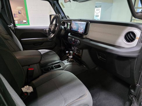 Used 2025 Jeep Wrangler Sahara w/ Safety Group image 25