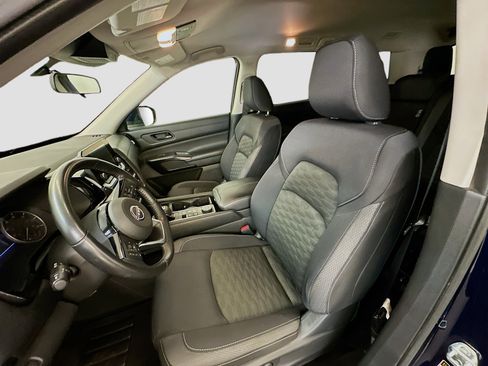 Used 2023 Nissan Pathfinder SV image 13