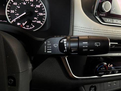 Used 2025 Nissan Rogue SV FWD image 36