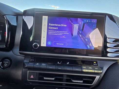 Used 2025 Toyota Camry SE w/ Convenience Package image 15