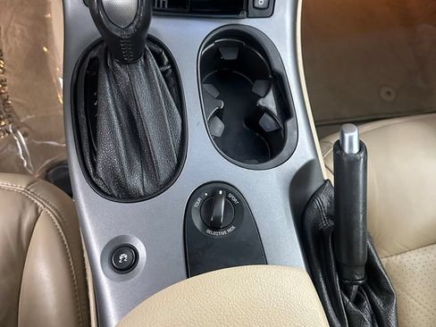 Used 2006 Chevrolet Corvette Convertible w/ Preferred Equipment Group RWD image 19