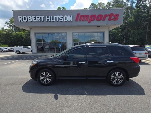 Used 2018 Nissan Pathfinder SV FWD image 2