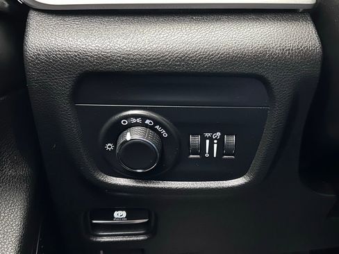 Certified 2023 Jeep Grand Cherokee Altitude image 19