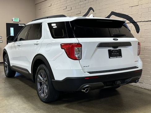Used 2024 Ford Explorer XLT w/ XLT Sport Appearance Package AWD/4WD image 6