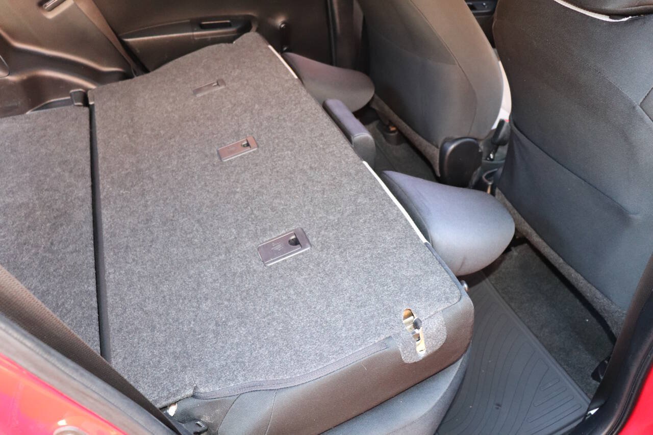 Used 2014 Toyota Yaris L FWD image 39