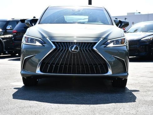 New 2025 Lexus ES 300h w/ Luxury Package image 2