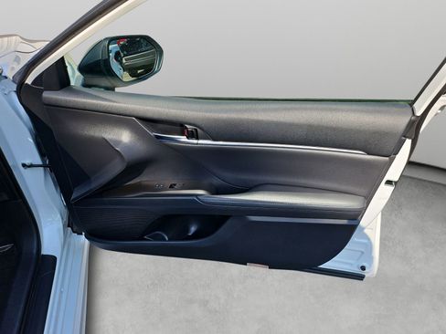 Used 2021 Toyota Camry XSE FWD image 30