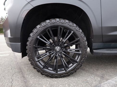 Used 2021 Chevrolet Suburban RST w/ Luxury Package image 13