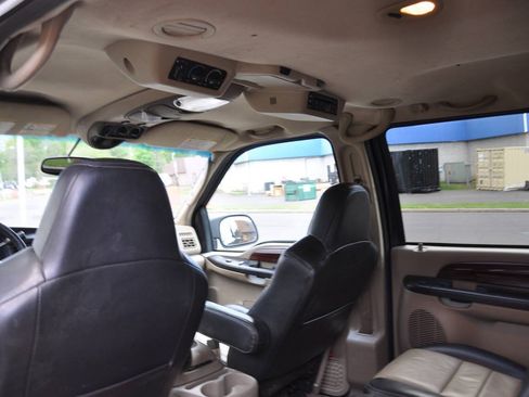 Used 2005 Ford Excursion Eddie Bauer RWD image 25