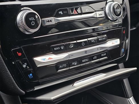 Used 2022 Ford Explorer Limited w/ Equipment Group 301A image 21