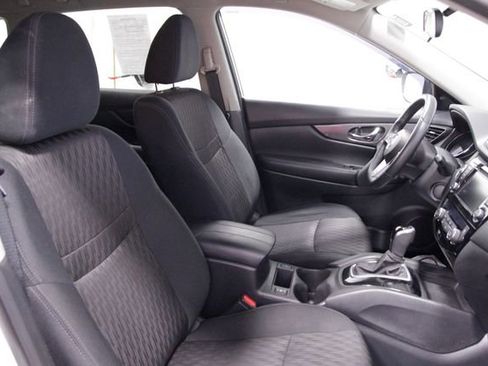 Used 2020 Nissan Rogue SV image 12