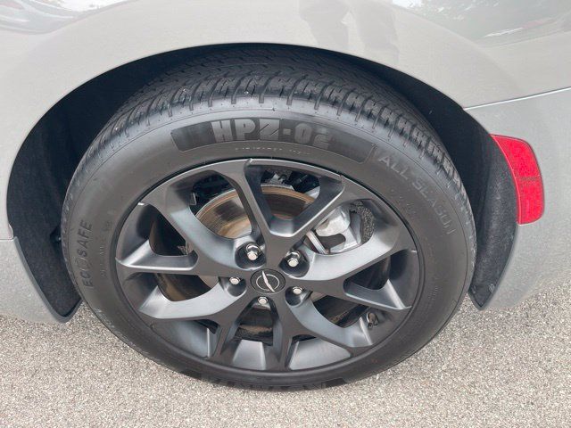 Used 2025 Chrysler Pacifica Limited FWD image 32