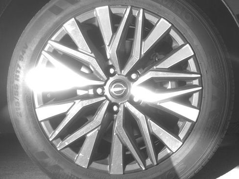 Used 2025 Nissan Altima 2.5 SV FWD image 13