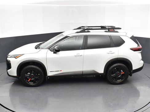 Certified 2025 Nissan Rogue SV image 22