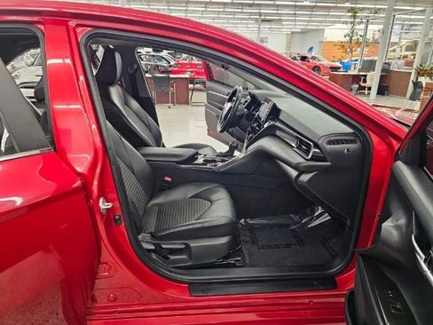Used 2021 Toyota Camry SE image 31